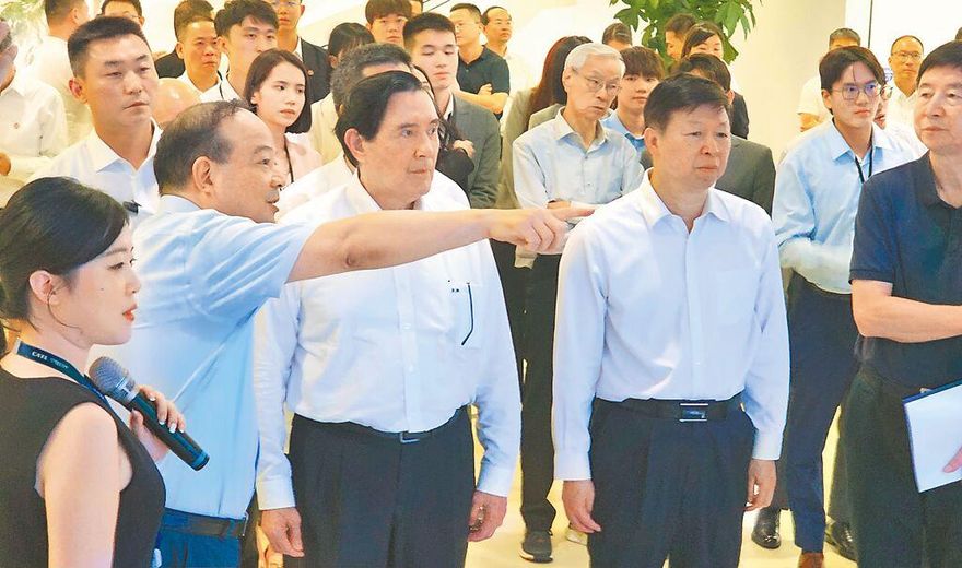 馬英九訪電池商寧德時代　笑問日月潭遊船電動化有無佣金