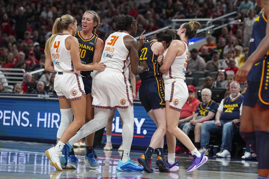 WNBA/遭戳臉擊落！狂熱、太陽二爆衝突　克拉克賽後避談