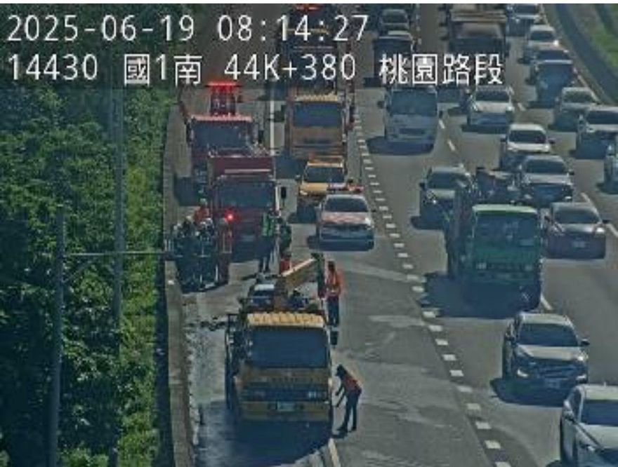 影/國1南向不平靜！「火燒車傷亡不明、追撞釀紫爆」