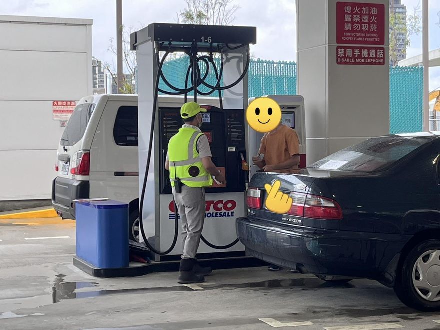 好市多員工背心「挖洞」加裝電風扇！　網：全台雇主請跟進