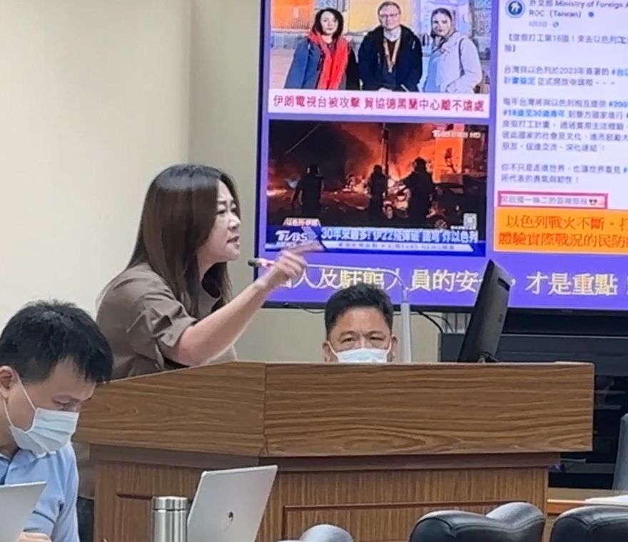 林佳龍挺外交部小編「茂顯王」文　馬文君拍桌怒斥：可恥