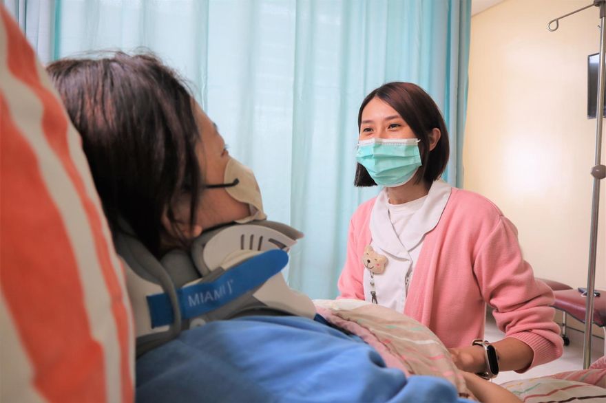 25歲女「雙手麻木」竟是頸椎狹窄上身…嚴重恐致癱瘓