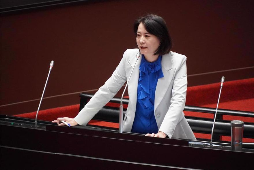 「萬老師」好大官威！郭昱晴公審選區小老百姓　王鴻薇爆氣開嗆網讚爆