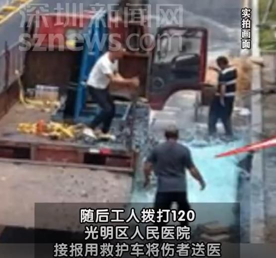影/恐怖意外！陸男搬150公斤玻璃　「整片倒下」被活活壓死