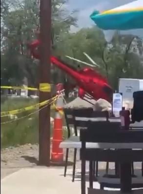 影/美密西根湖畔直升機降落失敗側翻　一旁餐廳顧客驚慌逃竄