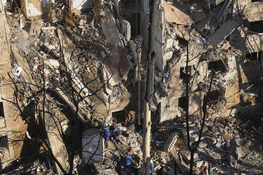 俄又攻擊平民！基輔遭飛彈無人機襲擊　住宅被毀5死多傷
