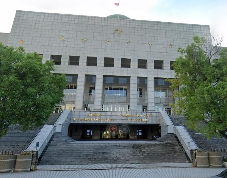 台中駕駛被控未禮讓行人挨罰6千！　法官認「視線被擋」免罰