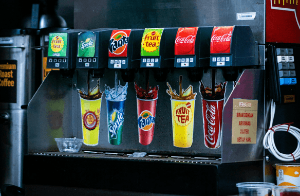 自助飲料機內「像青苔、很臭」　打工族齊喊：死都不喝