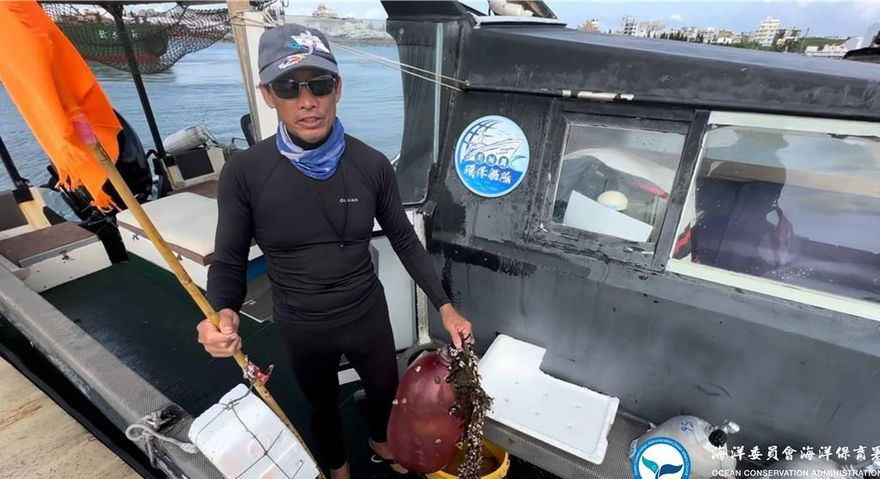 澎湖海保志工隊長生態巡查失聯！海巡展開大規模海空搜救成功尋獲