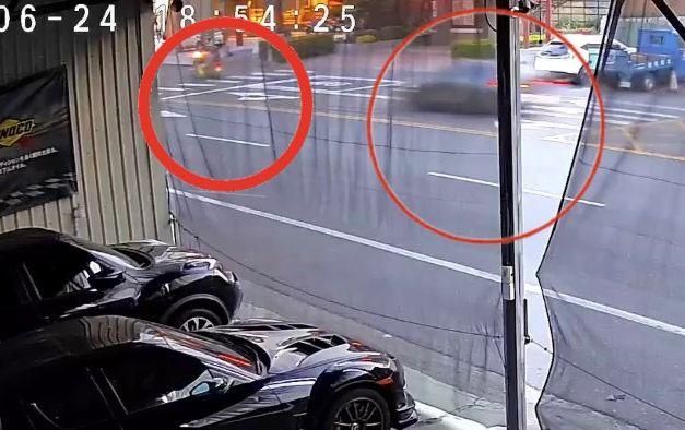影/直擊！彰化外線左轉機車遭後方「高速撞擊」　男爆頭慘死