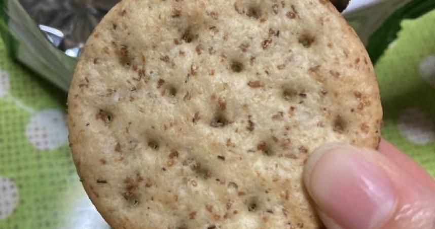 食物掉地5秒還能吃？名醫搖頭曝真相：地板細菌比馬桶還高