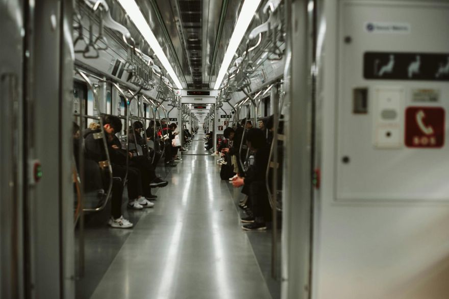 嚇！韓首爾地鐵驚傳「瓦斯外洩」　緊急關閉2號線教大站