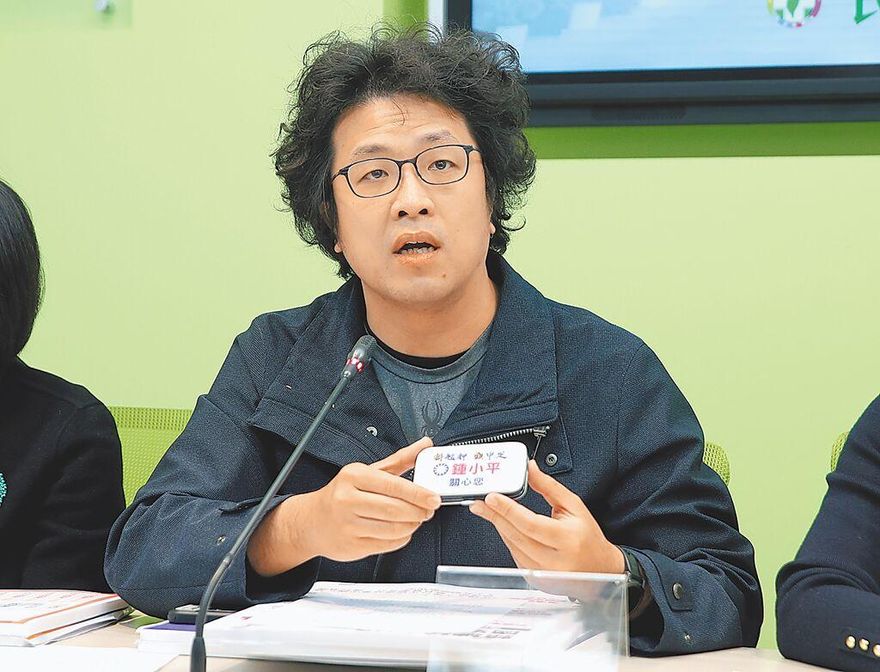青鳥頻獵巫公審街拍路人！沈伯洋稱「有警覺是好事」網傻眼開轟了