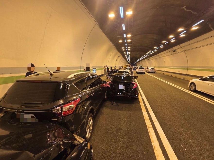 國3中寮隧道9車連環追撞　國道警：疑未保持安全距離