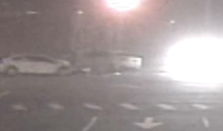 18歲男開車亂撞後肇逃！　奪門而出瞬間被警直擊