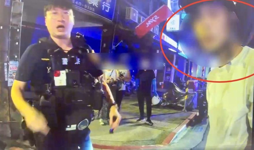 影/新北追撞車禍肇事騎士答非所問　身上搜出喪屍菸彈