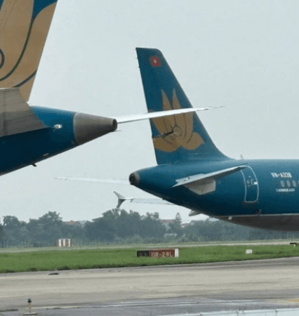 超扯片！越南航空波音787「一刀切斷」空巴機尾