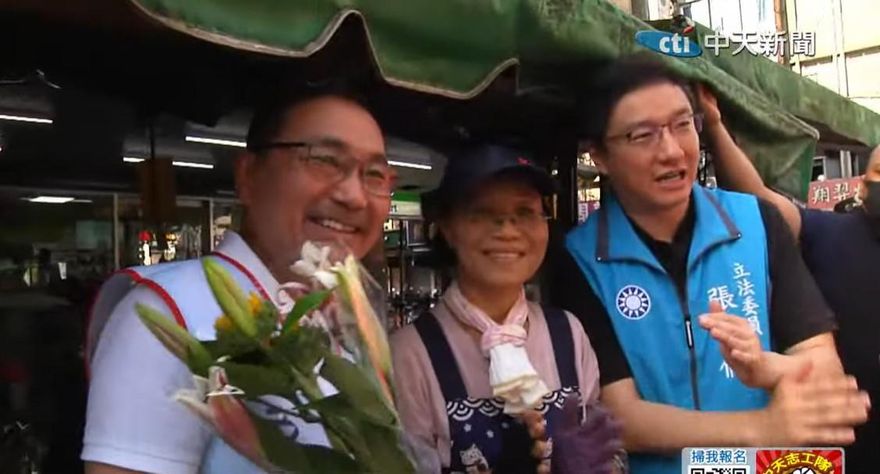 侯友宜陪同張智倫反罷免　籲選民726投不同意票