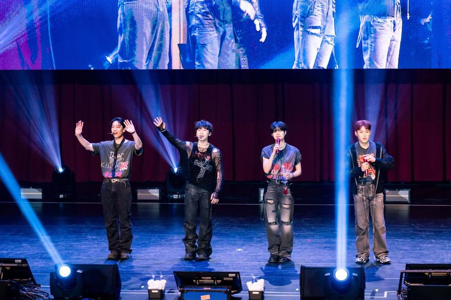 韓流男團AB6IX四帥來台　粉絲強大應援星星燈海感動成員