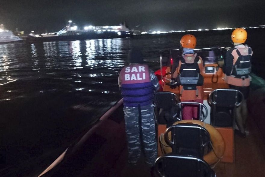 峇里島外海驚傳船難！65人渡輪突沉沒　已知2死20獲救43失蹤