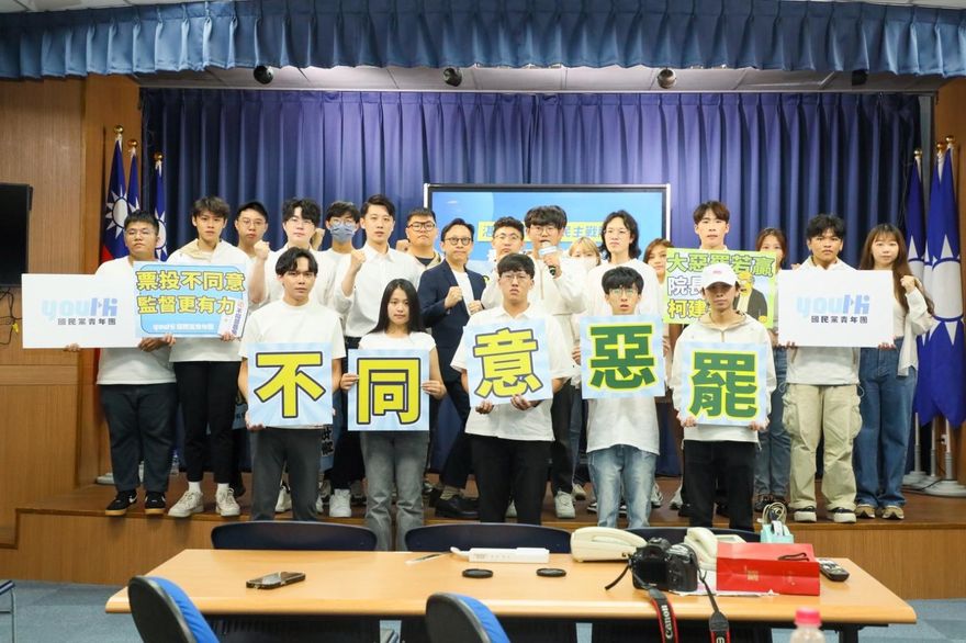 藍青年團拚了　組「湛藍衝鋒，護民主戰隊」全台反惡罷