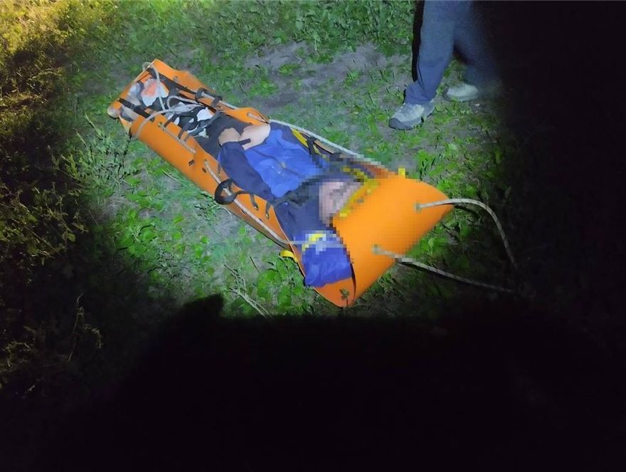 栗松溫泉驚傳山難！消防出動16人　驚險7小時救援骨折男
