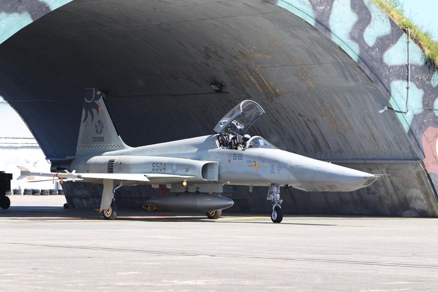 俯瞰領空30年　RF-5E偵察機花蓮基地滑行成絕響