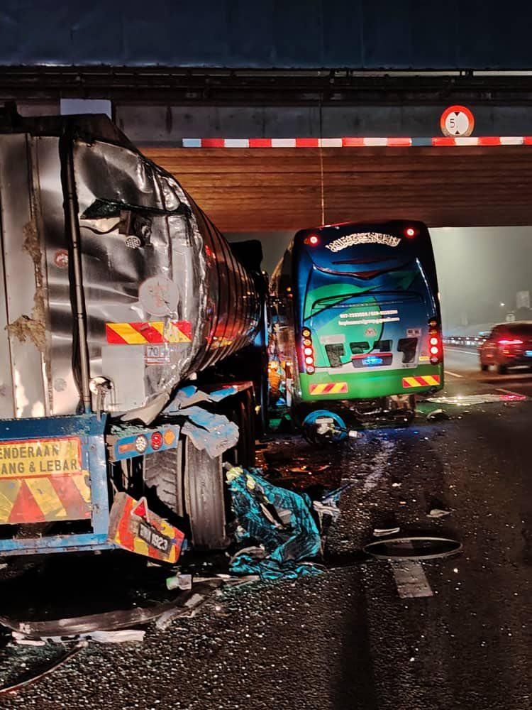 大馬再傳嚴重車禍！巴士卡車高速公路相撞　釀2死16傷慘劇