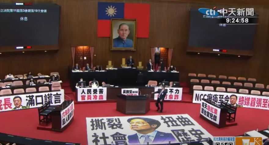 卓榮泰稱普發現金會掏空國庫　吳宗憲：卡好心ㄟ，很難嗎？