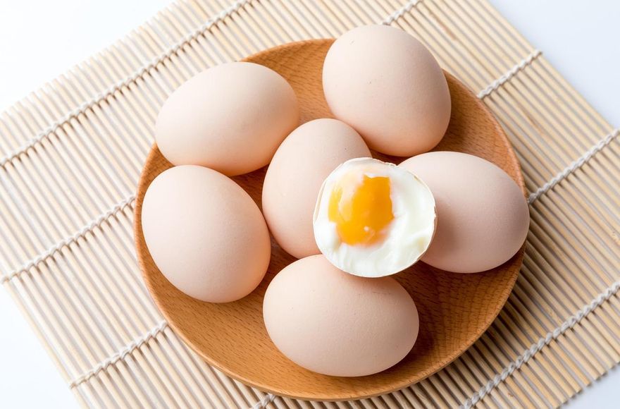 吃半熟蛋小心掉髮！營養師：生蛋白成分恐抑制生物素吸收
