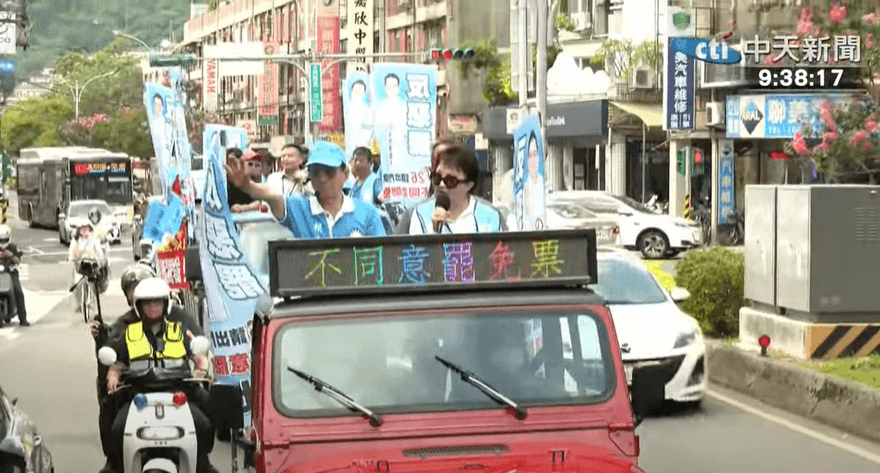 影/媽媽市長神救援！盧秀燕挺賴士葆遇突發事故　暖心舉動全都錄