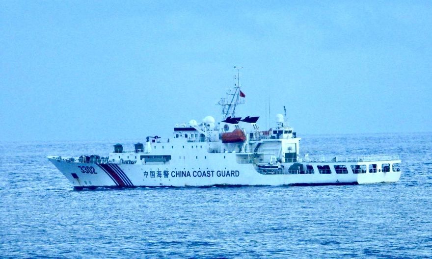 影/大陸海警船航入東沙水域　「雲林艦」併航監控驅離