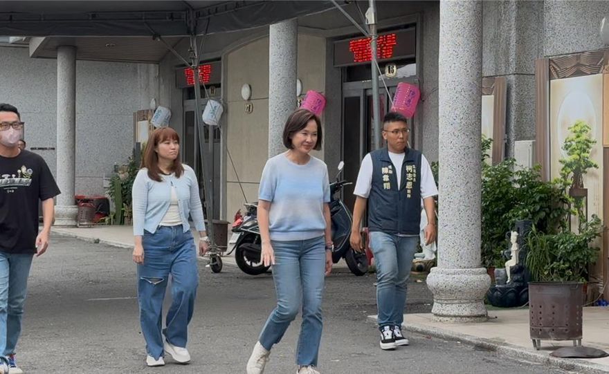 赴彭振聲亡妻靈堂捻香　柯志恩：未與大罷免做聯想