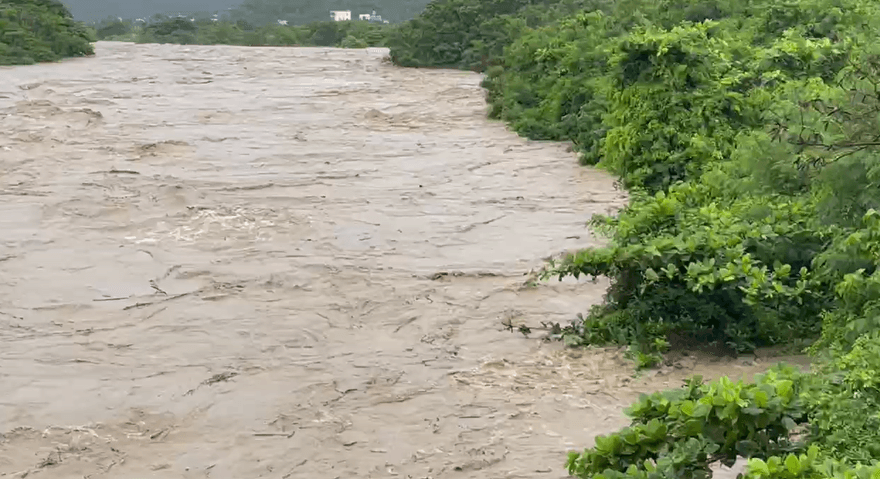 影/屏東炸超大豪雨！滿州鄉爆恐怖土石流　駭人畫面曝