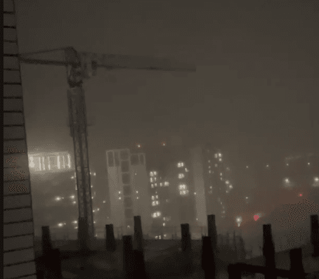 影/直擊！台南塔吊颱風天狂轉　變身高空巨型「竹蜻蜓」