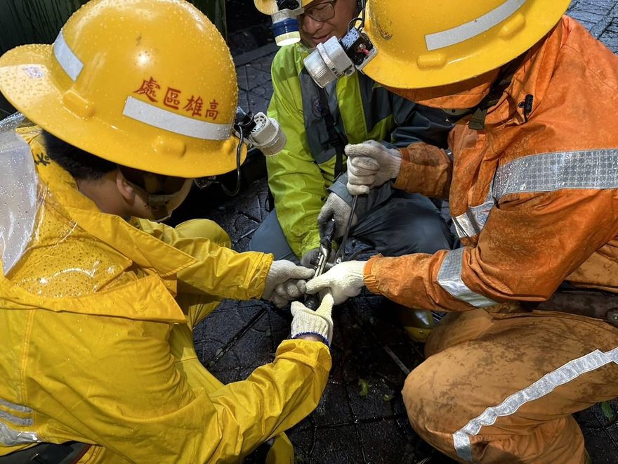 搶修中！丹娜絲颱風重創　全國逾38萬戶尚未復電