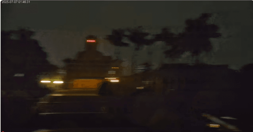雙眼夜泛紅光！八卦山大佛「佛光護民」畫面曝