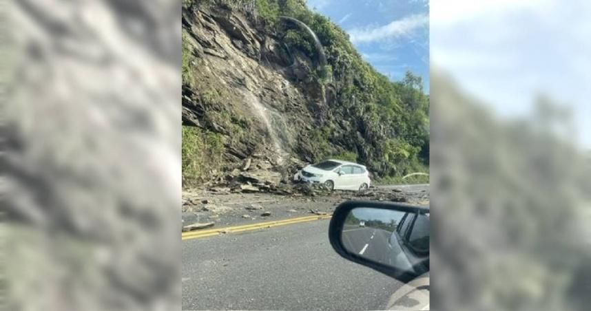 台九線大武段土石坍塌！小客車慘遭落石亂砸阻路