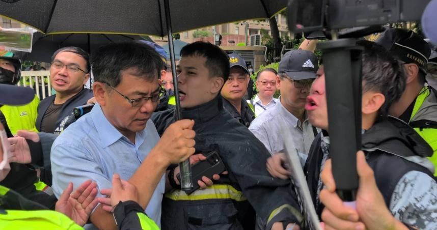 新店勇消救溺陪葬2命！消促會政院前抗議爆衝突