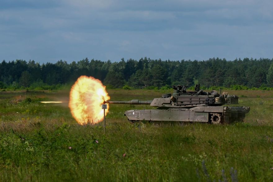 直擊／陸軍史上最大口徑戰車砲　M1A2T戰車射擊處女秀