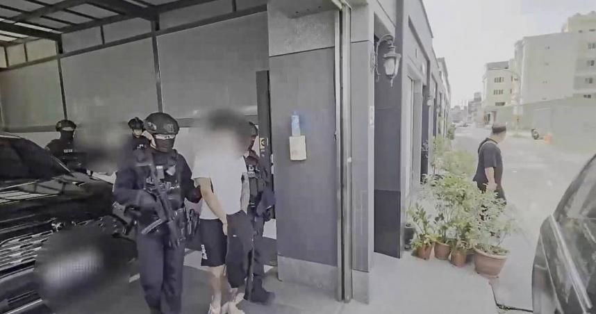 新北「邪教line詐團」被破！驚見機房供奉「紅布蒙眼虎爺」