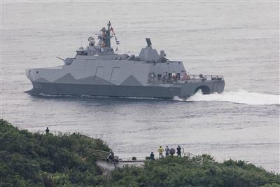 漢光演習/陰雨中的鋼鐵線條！　萬江軍艦飛彈匿蹤出航