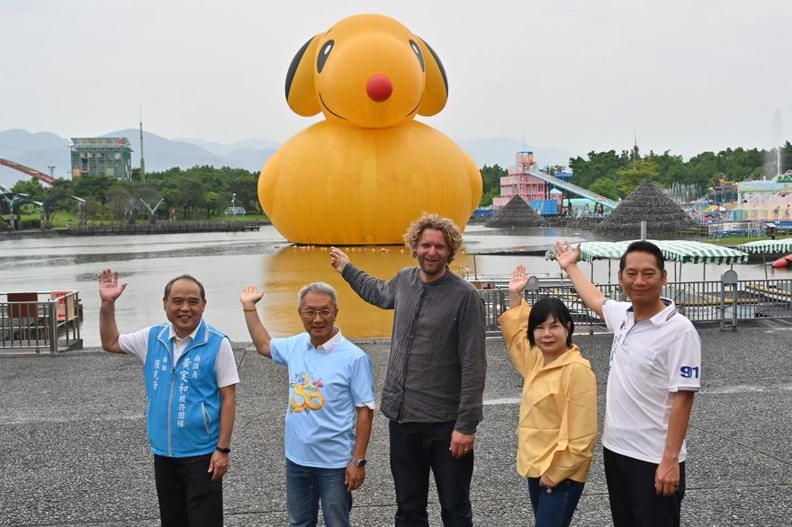 霍夫曼驚喜現身2025宜蘭童玩節！合體超萌巨星《史努比鴨》