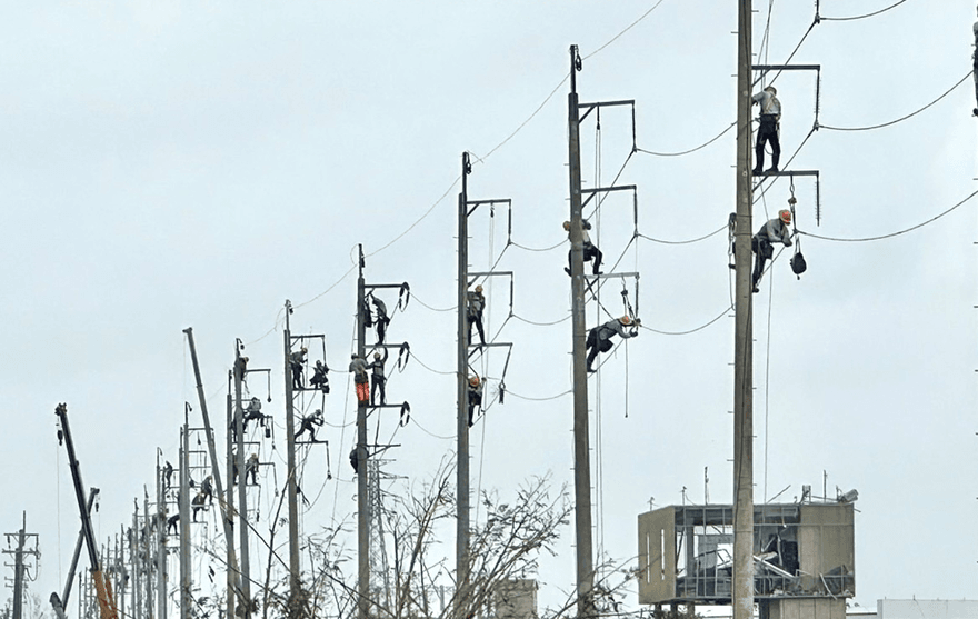 空中大動員！台電英雄1天立33桿塔拚復電畫面曝光