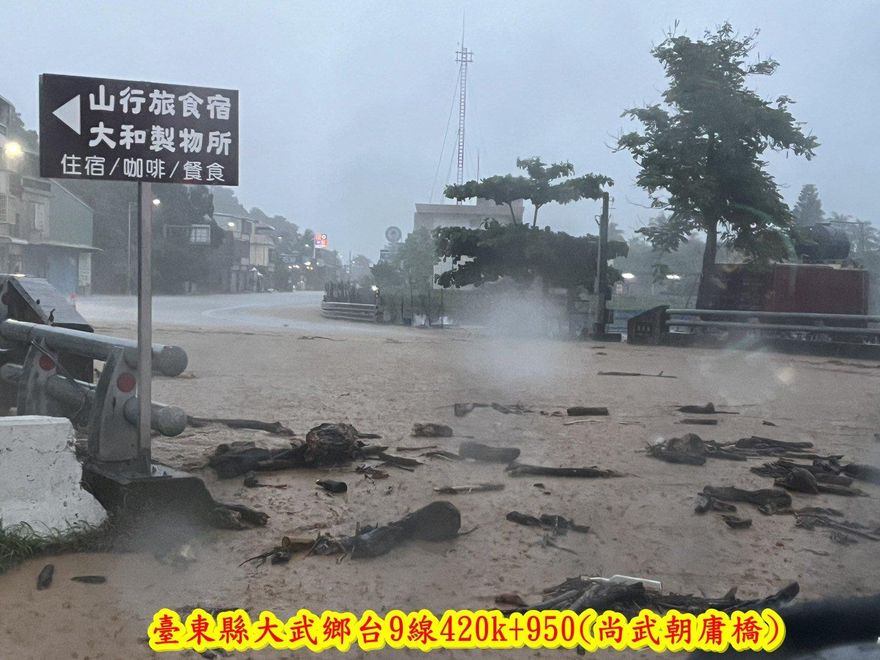 丹娜絲颱風重創南部！10公路毀損　5處預警封閉