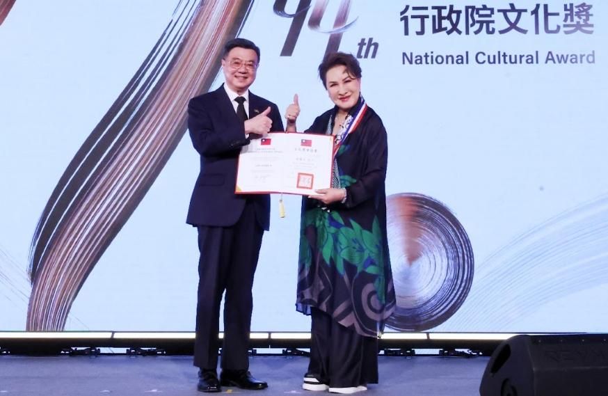 80歲楊麗花「金光閃閃」秀繽紛指甲　曝身體狀況：容易喘