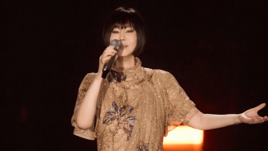暖挺二姊江蕙回歸開唱！江淑娜神隱10年　低調現身高雄巨蛋