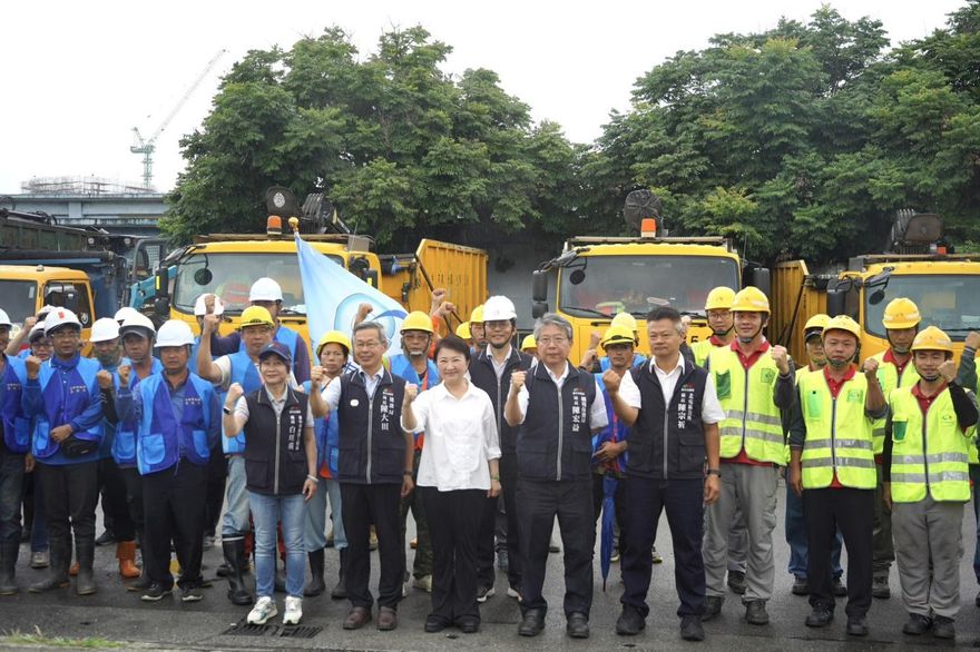 盧秀燕組「台中隊」馳援災區　網友喊：媽媽市長比中央還忙