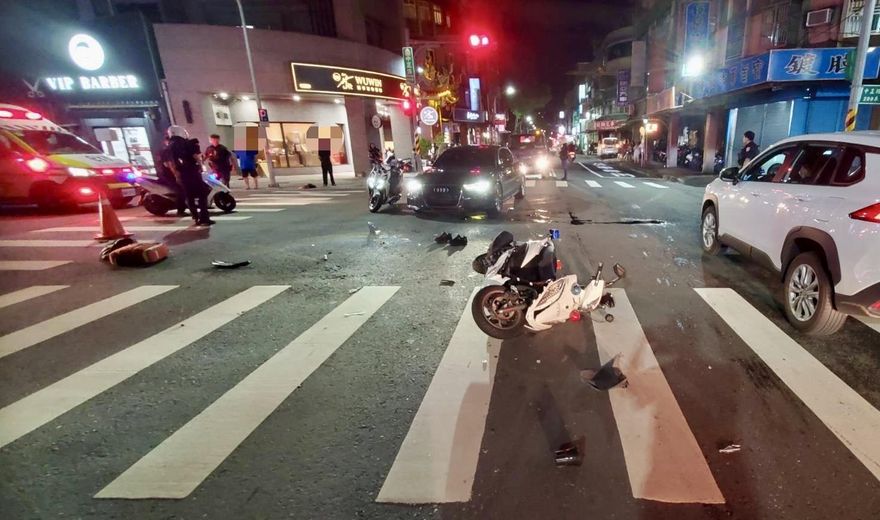 影/蘆洲員警騎巡邏車趕現場　遭轎車撞飛骨折送醫
