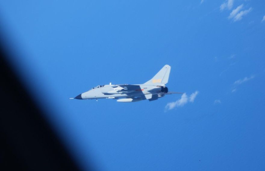解放軍機東海「異常接近」日自衛隊飛機？陸國防部回應了
